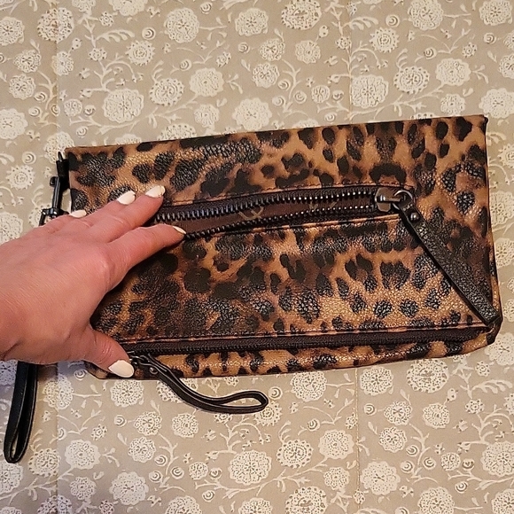 NEW Faux-Leather Leopard Print Clutch with Wristlet Strap - Picture 4 of 14